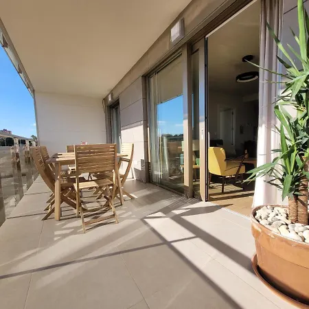 Verano - 2 Bedrooms - Piscina - Garaje شقة